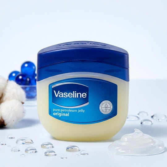 Vaseline Original Pure Petroleum Jelly, Triple-Purified Deep Hydrating Balm & Skin Protectant, Gentle Body Care Products for Sensitive Skin, Deeply Moisturising Moisturizers (50ml/1.7oz)
