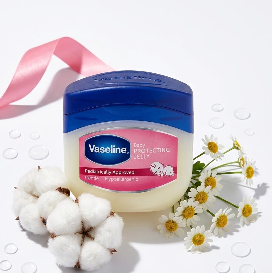 Vaseline Sensitive Protecting Jelly Jar (50ml/1.7oz) - Compact, Hypoallergenic, Pediatrically Approved, Fragrance-Free Gentle Skin Protectant for Baby Skin Moisture